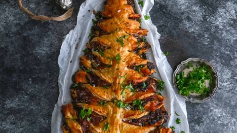 Puff Pastry Cheesy Spinach Christmas Tree