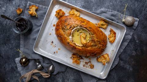 Baked Garlic and Thyme Camembert Loaf