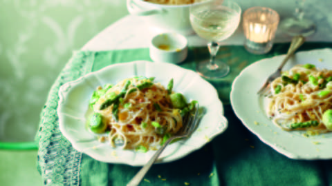 Spaghetti and Green Asparagus in Lemon Sauce