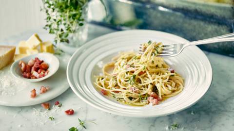 Spaghetti with Herb Butter and Bacon