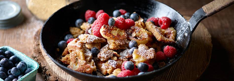 Stewed Amaranth with Banana and Berries